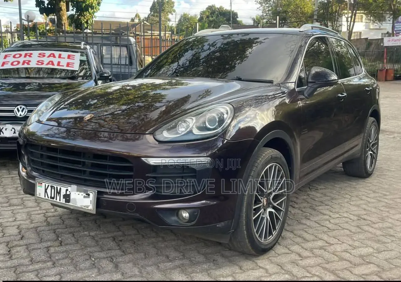 Porsche Cayenne Base AWD 2016 Maroon
