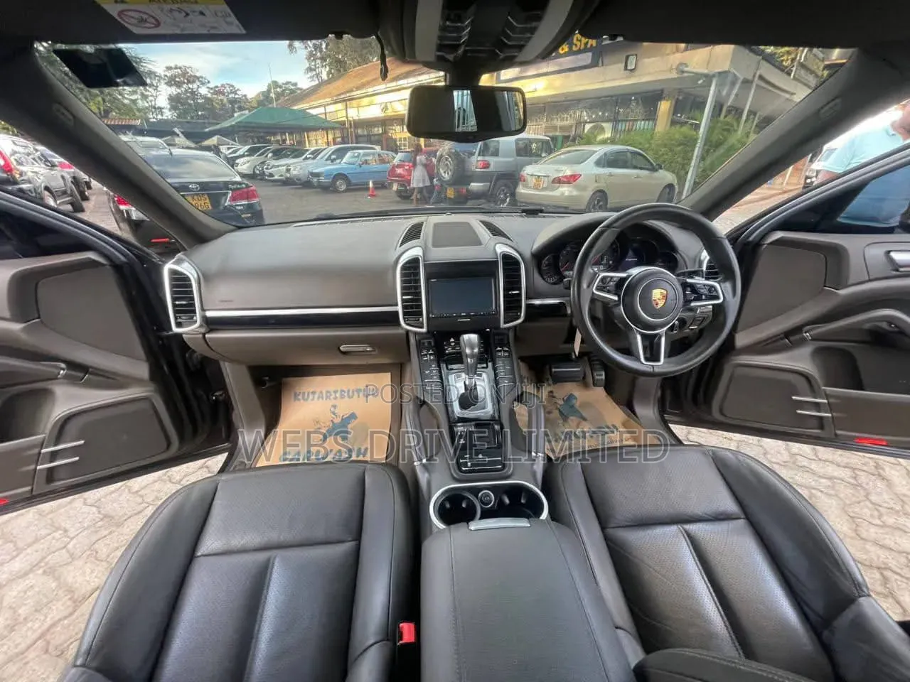 Porsche Cayenne Base AWD 2016 Maroon