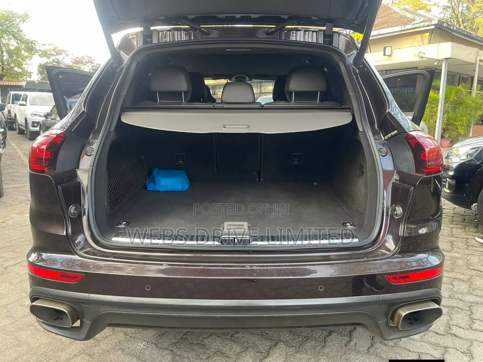 Porsche Cayenne Base AWD 2016 Maroon