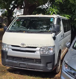 Toyota Regius 2019 White