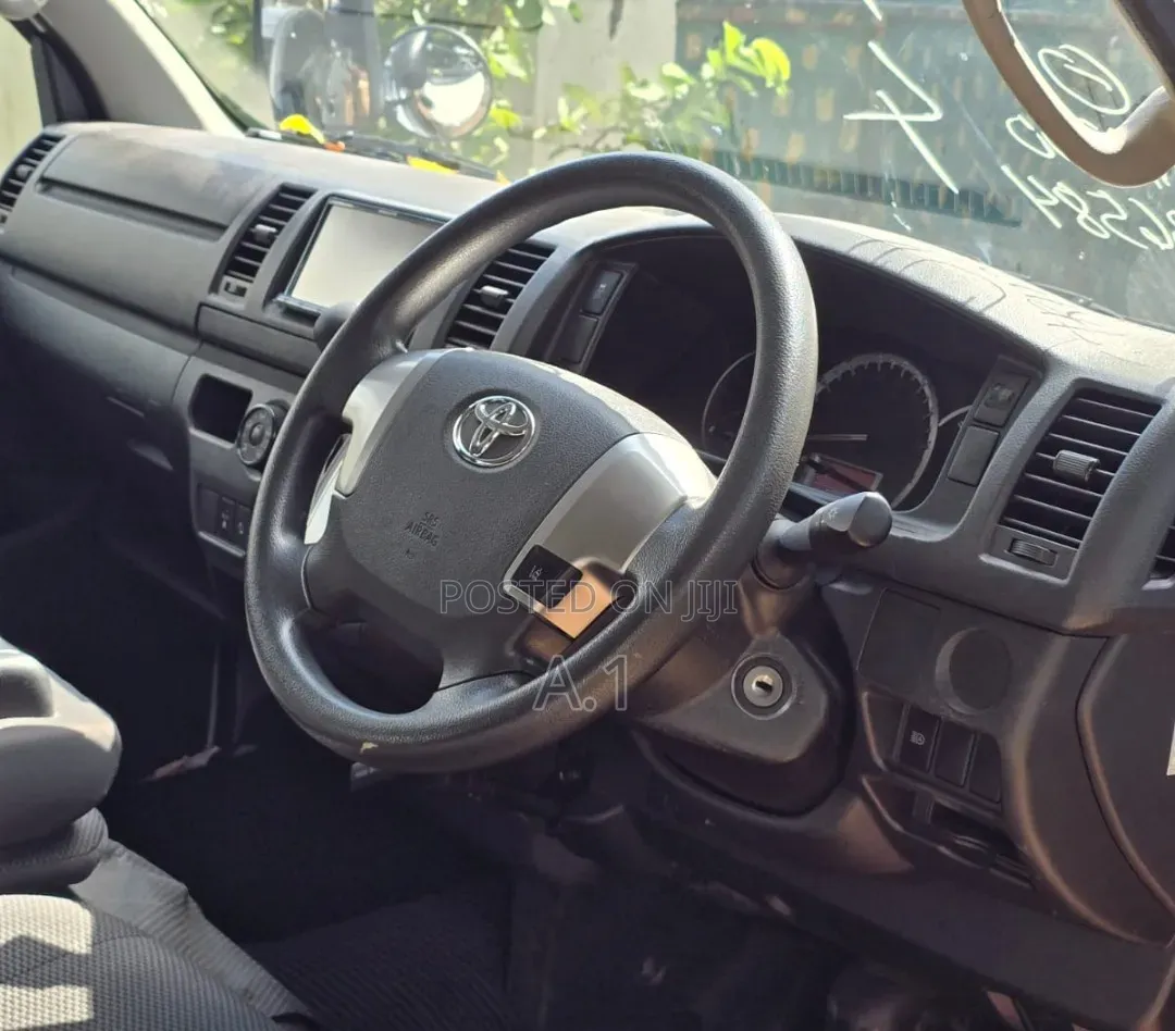Toyota Regius 2019 White