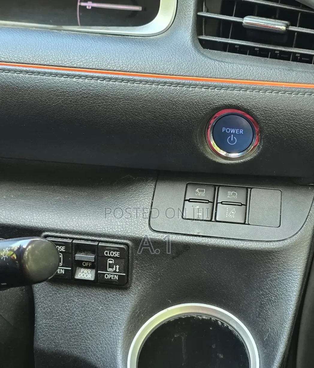 Toyota Sienta 1.5 Hybrid FWD (6-seater) 2019 Beige