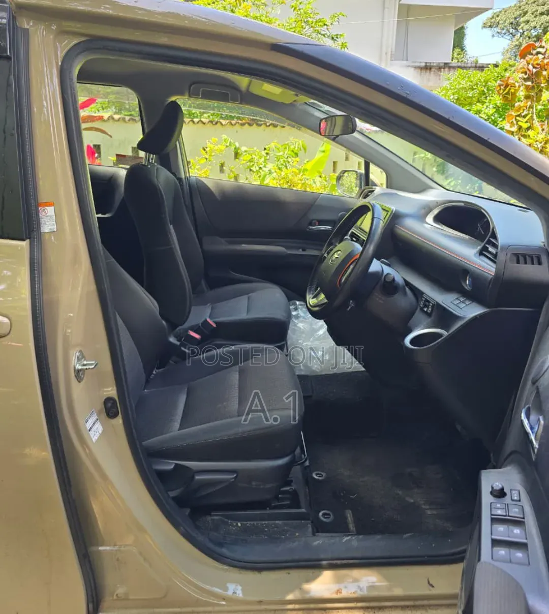Toyota Sienta 1.5 Hybrid FWD (6-seater) 2019 Beige
