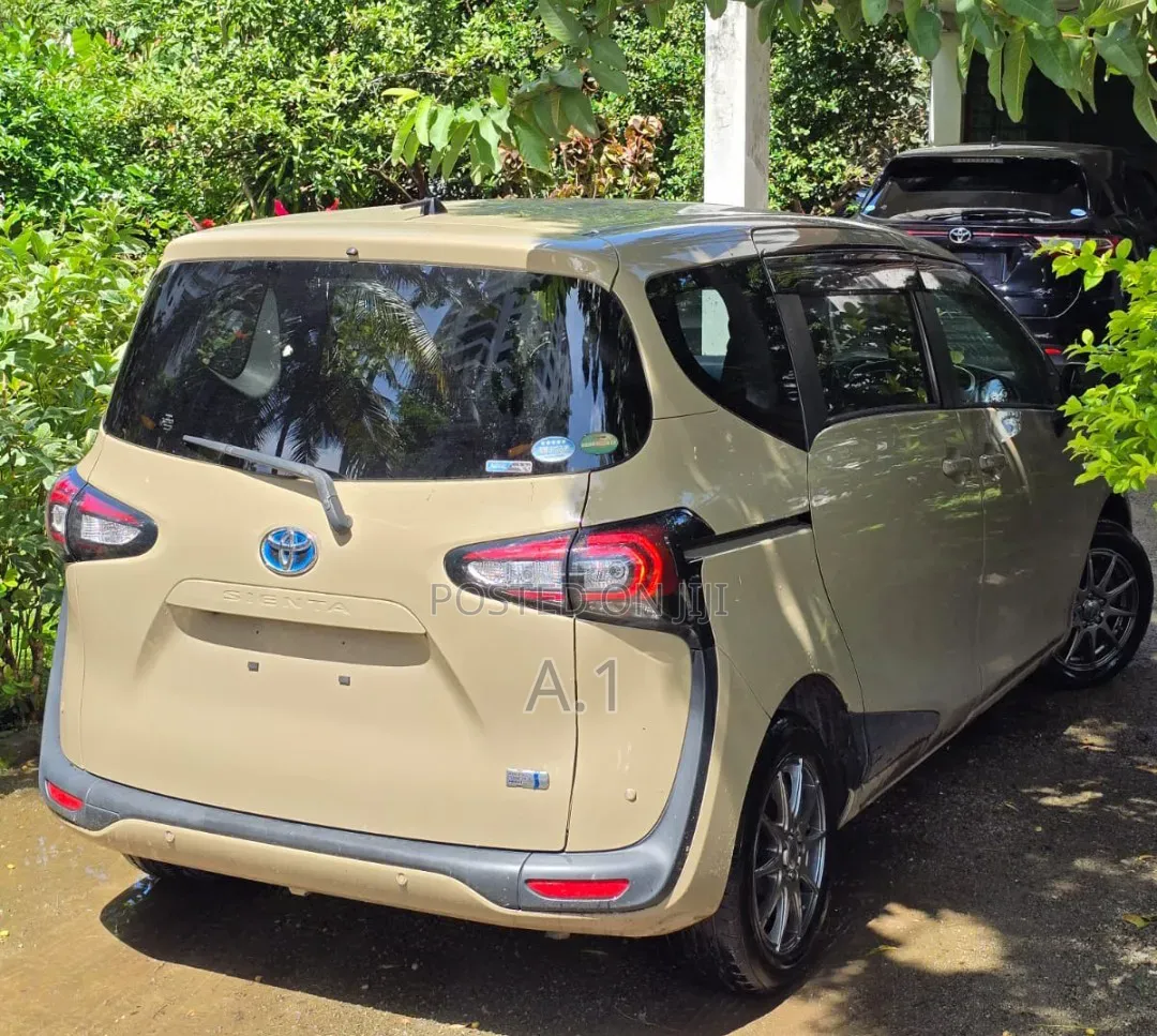 Toyota Sienta 1.5 Hybrid FWD (6-seater) 2019 Beige