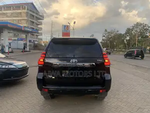 Toyota Land Cruiser Prado 2.8 2022 Black