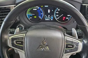 Mitsubishi Outlander 2.0 PHEV AWD 2019 White