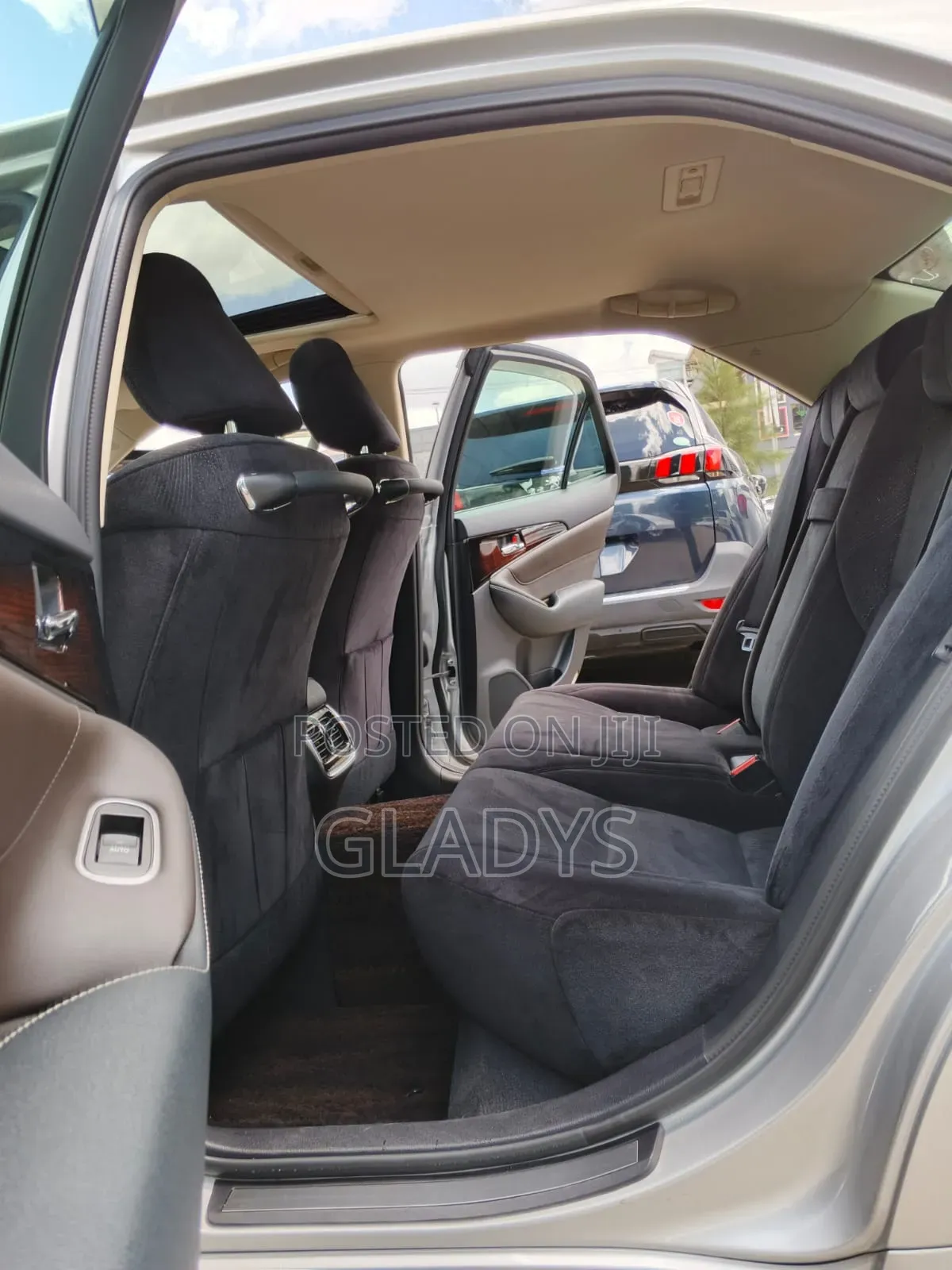 Toyota Crown 2018 Silver
