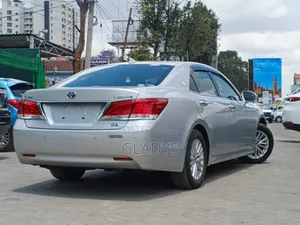 Toyota Crown 2018 Silver