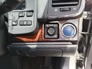 Toyota Crown 2018 Silver