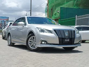 Toyota Crown 2018 Silver