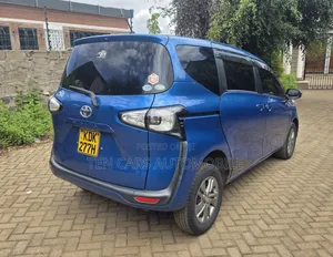 Toyota Sienta 2015 Blue