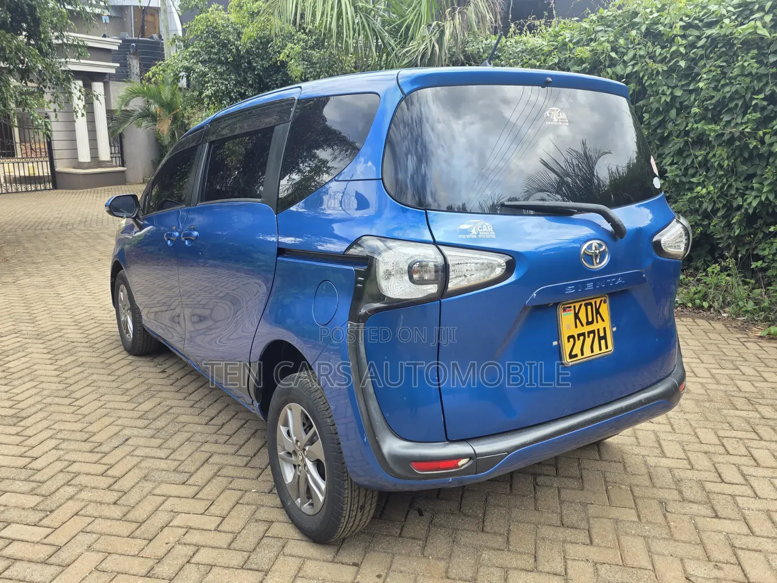 Toyota Sienta 2015 Blue