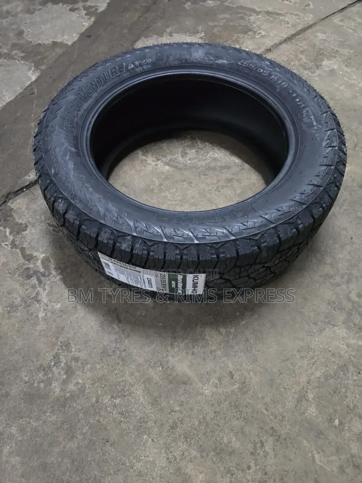 255/55 R19 Khumo Tyres (All Terrein) Korea.