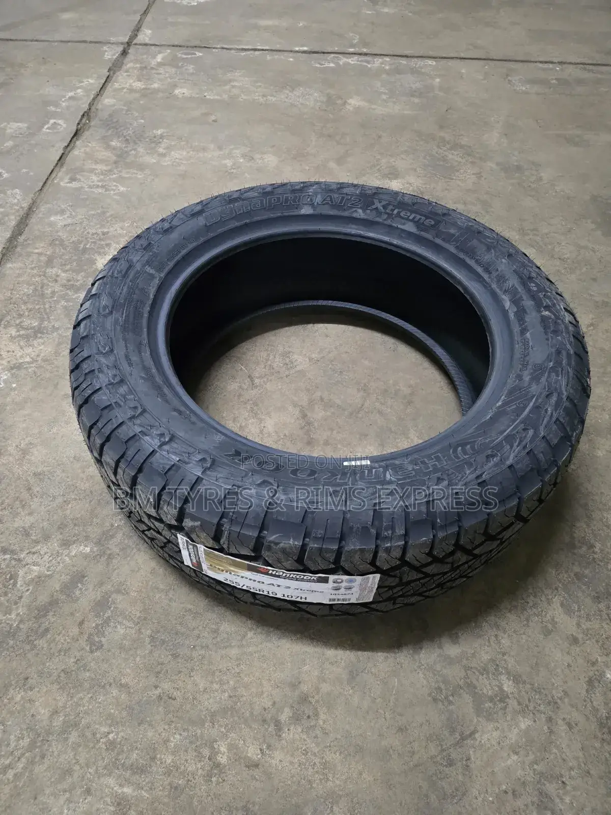 255 /55 R19 Hankhook Tyres (Korea)