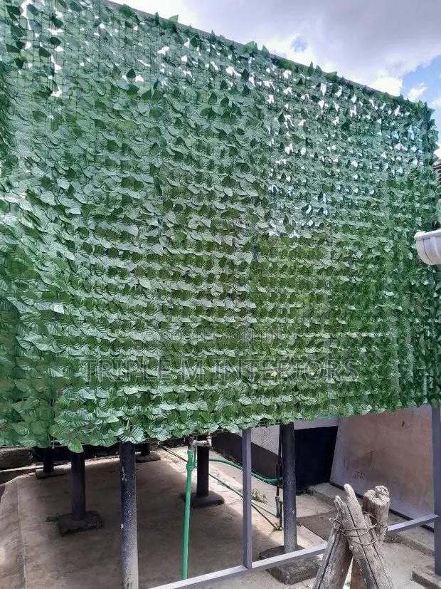 Dense Artificial Hedge Screen for Maximum Privacy
