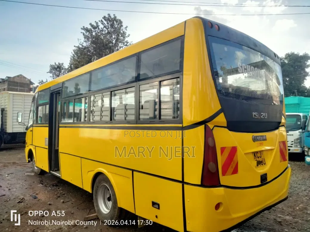 Isuzu NQR 2015 Yellow