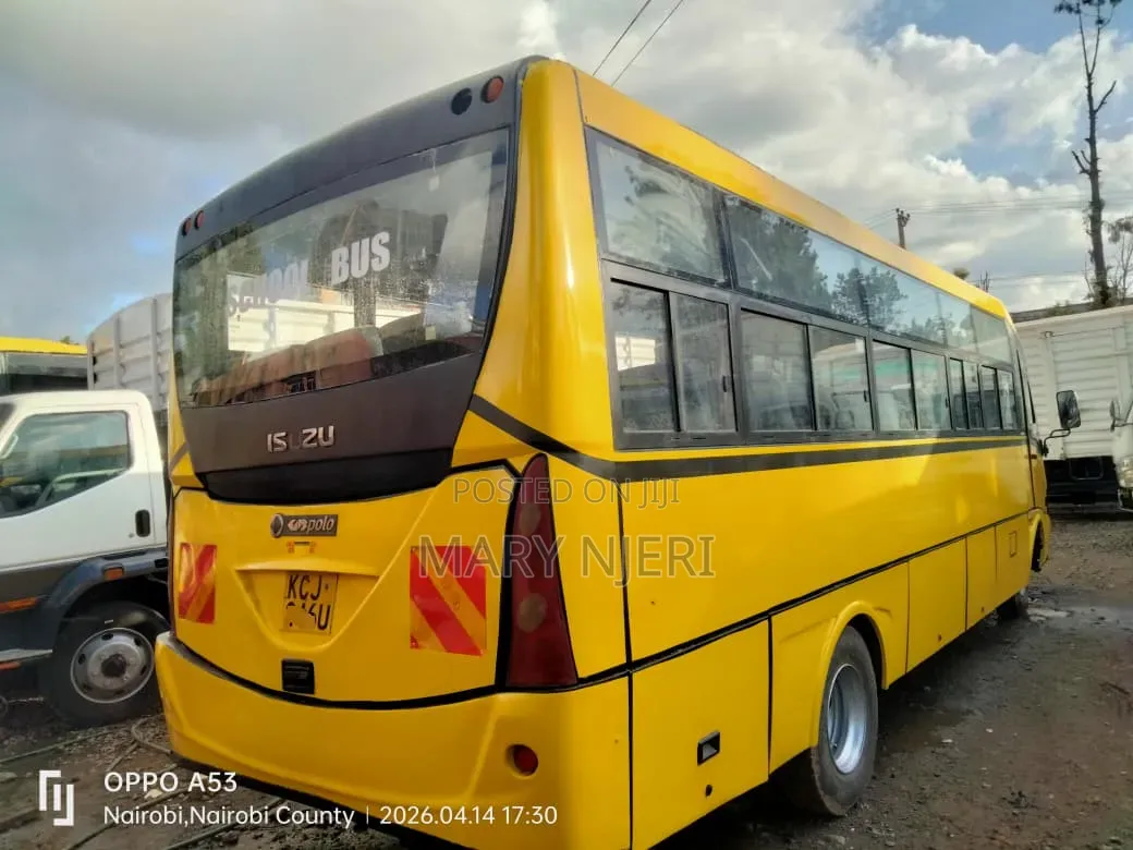 Isuzu NQR 2015 Yellow