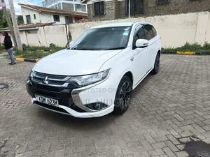 Mitsubishi Outlander 2016 White
