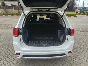 Mitsubishi Outlander 2016 White
