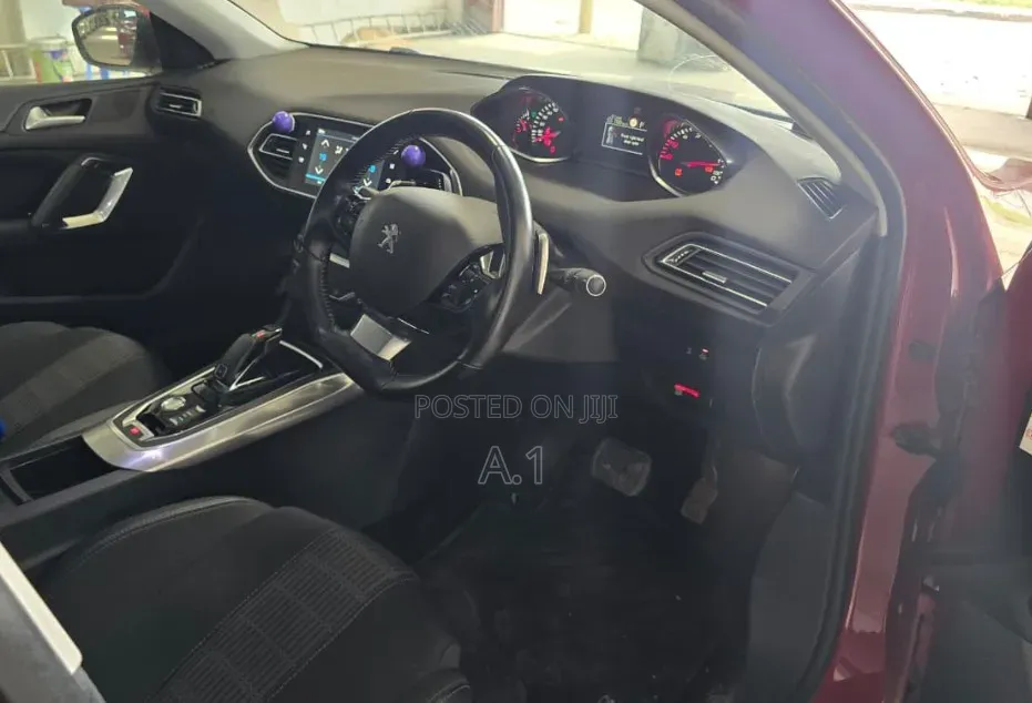 Peugeot 308 2019 Red