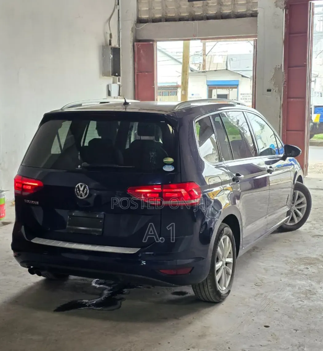 Volkswagen Touran 2019 Blue