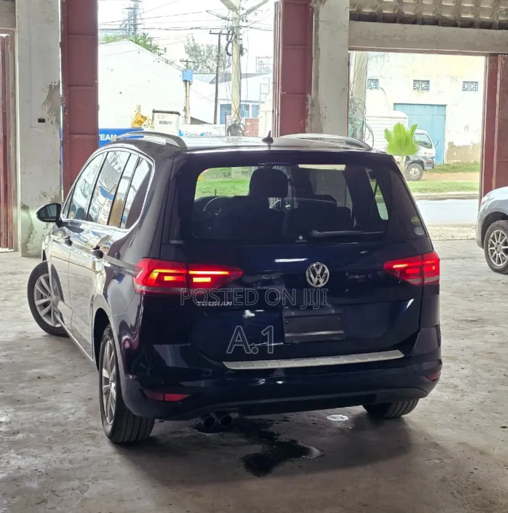 Volkswagen Touran 2019 Blue