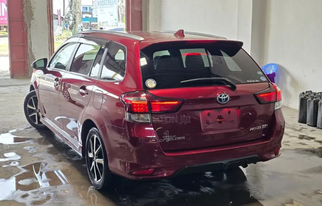 Toyota Corolla Fielder 1.5 Hybrid FWD 2019 Maroon