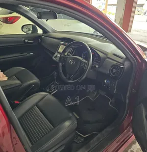 Toyota Corolla Fielder 1.5 Hybrid FWD 2019 Maroon