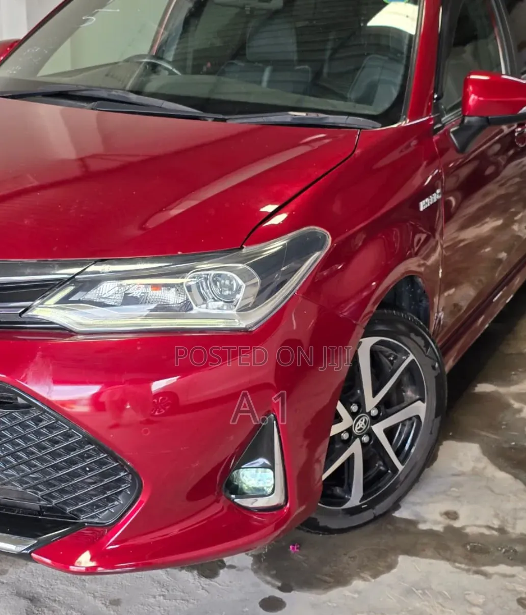 Toyota Corolla Fielder 1.5 Hybrid FWD 2019 Maroon