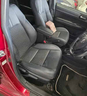Toyota Corolla Fielder 1.5 Hybrid FWD 2019 Maroon