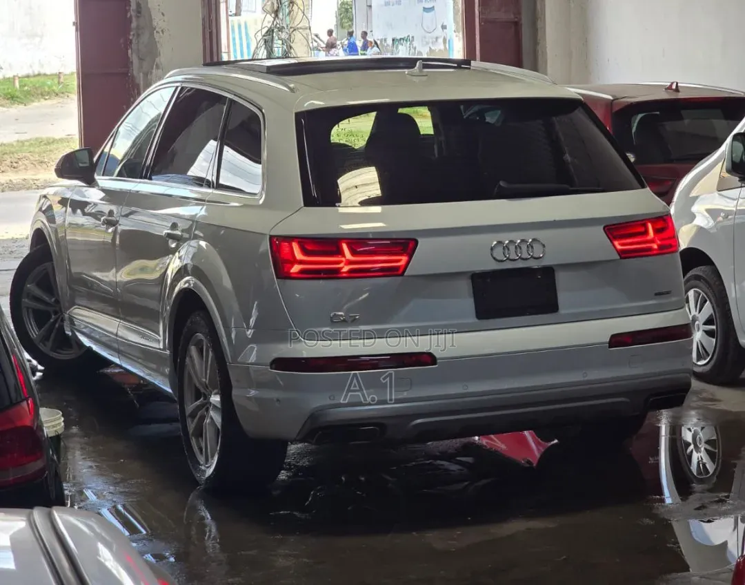 Audi Q7 55 SE Premium AWD quattro 2019 White