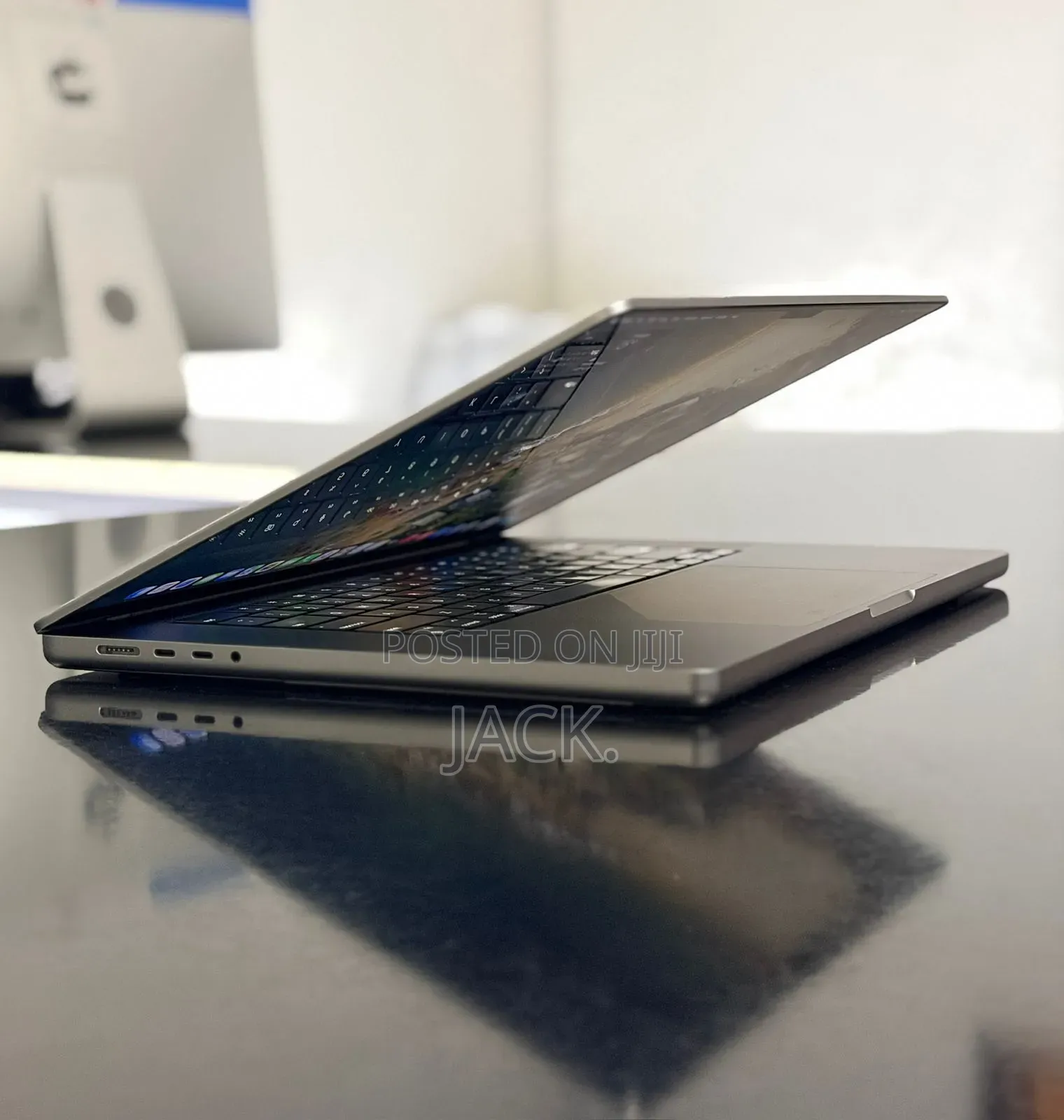 Laptop Apple MacBook Pro 2021 M1 32GB Apple M1 Pro SSD 1T