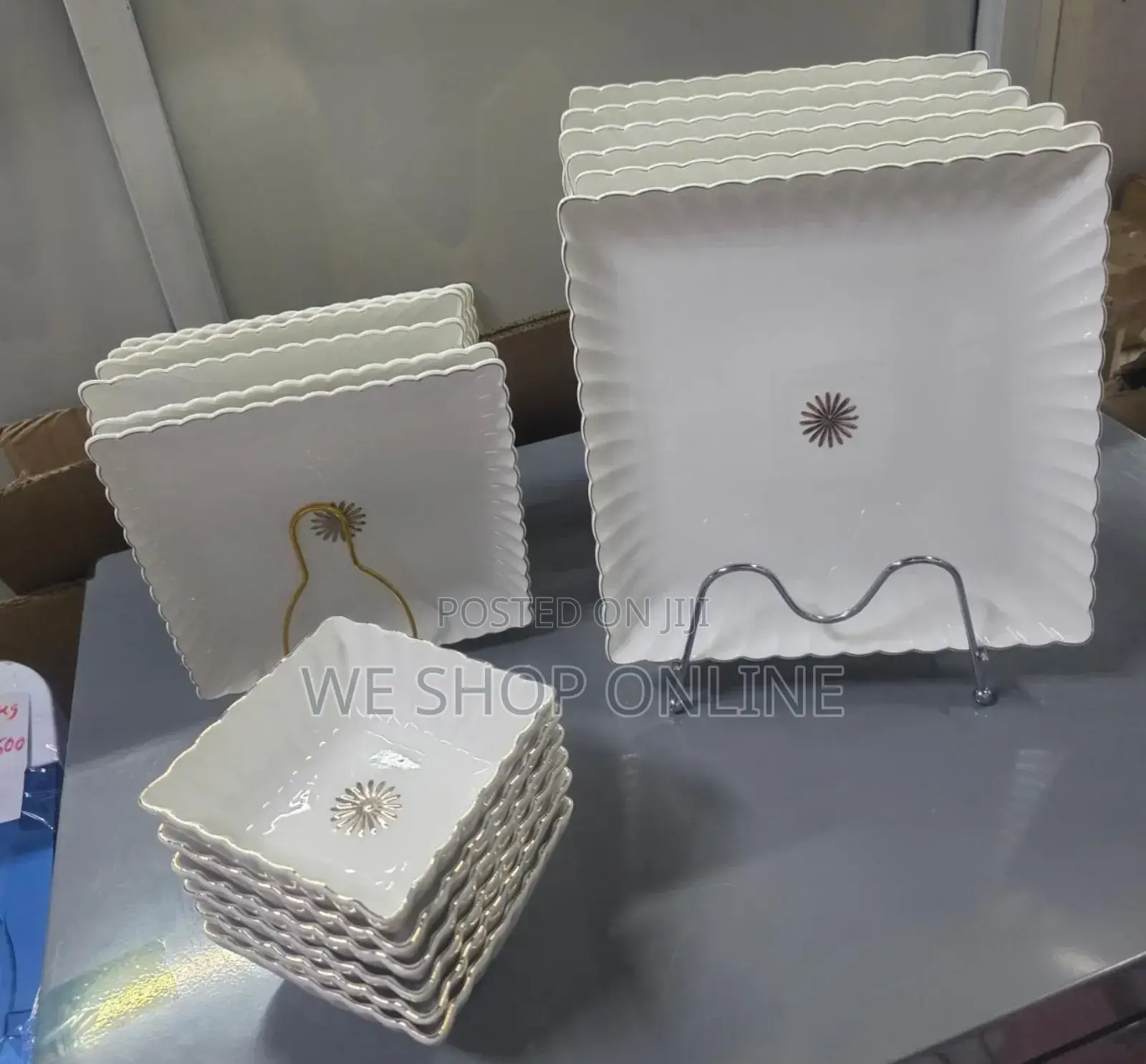 18 PCS Satr Porcelain  Dinner Set