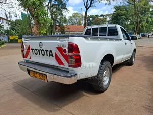 Toyota Hilux 2014 White