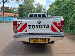 Toyota Hilux 2014 White