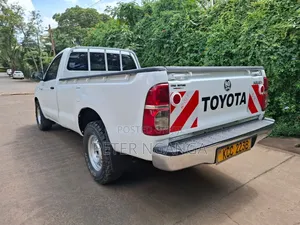 Toyota Hilux 2014 White