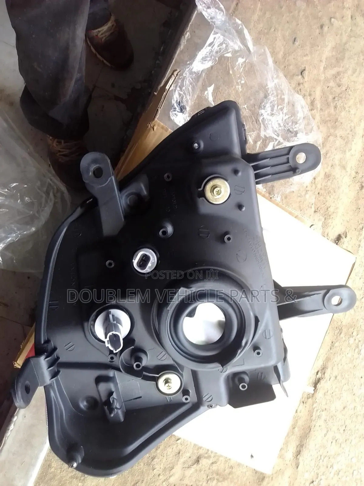Isuzu D-Max Dmax 2001-2006. Headlamp/Headlight/Front Lamp R/L in Stock