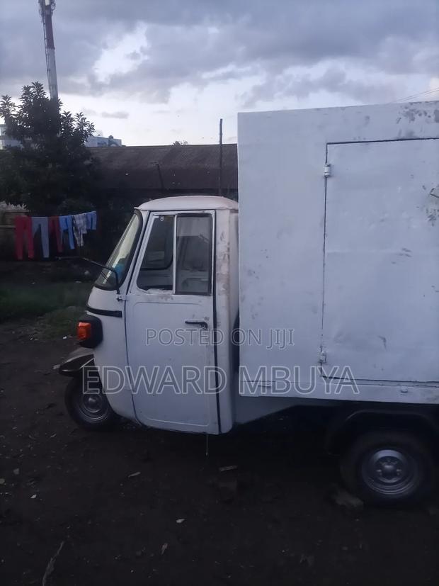 Piaggio 2022 White - thumbnail 4