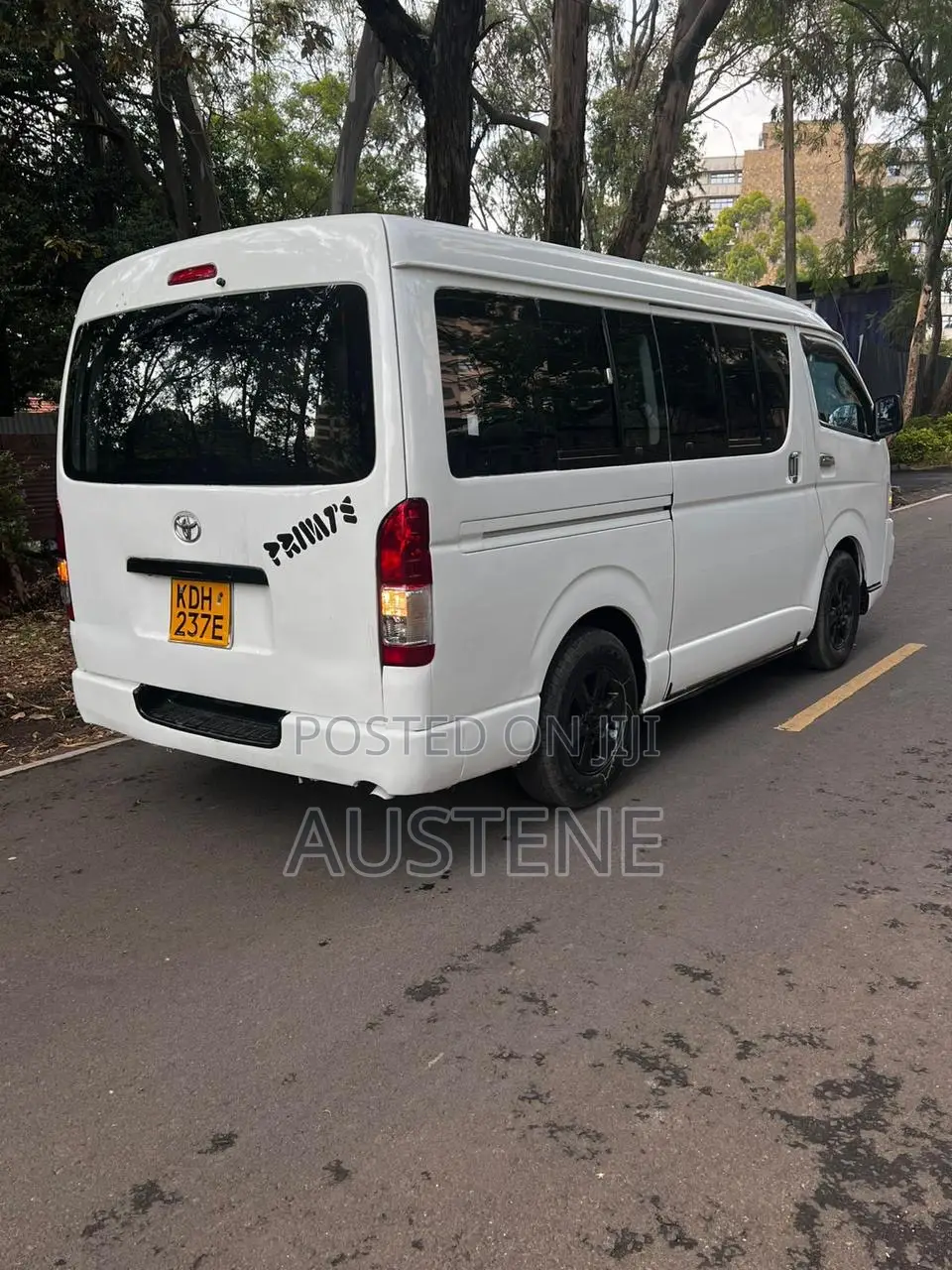 Toyota Grand HiAce 2010 White