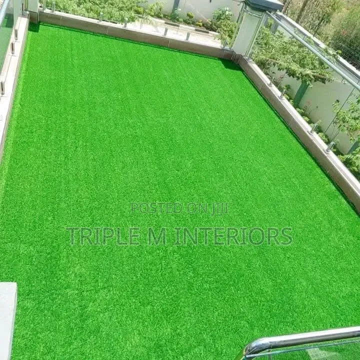 Outdoor Synthetic Lawn Carpet for Modern Spaces