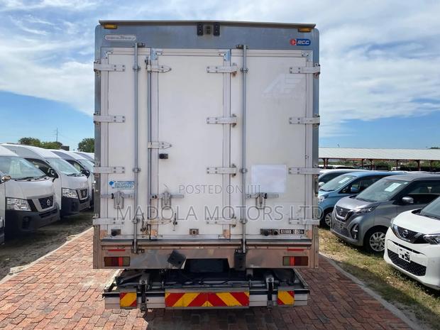 Hino Dutro Freezer Body - thumbnail 6
