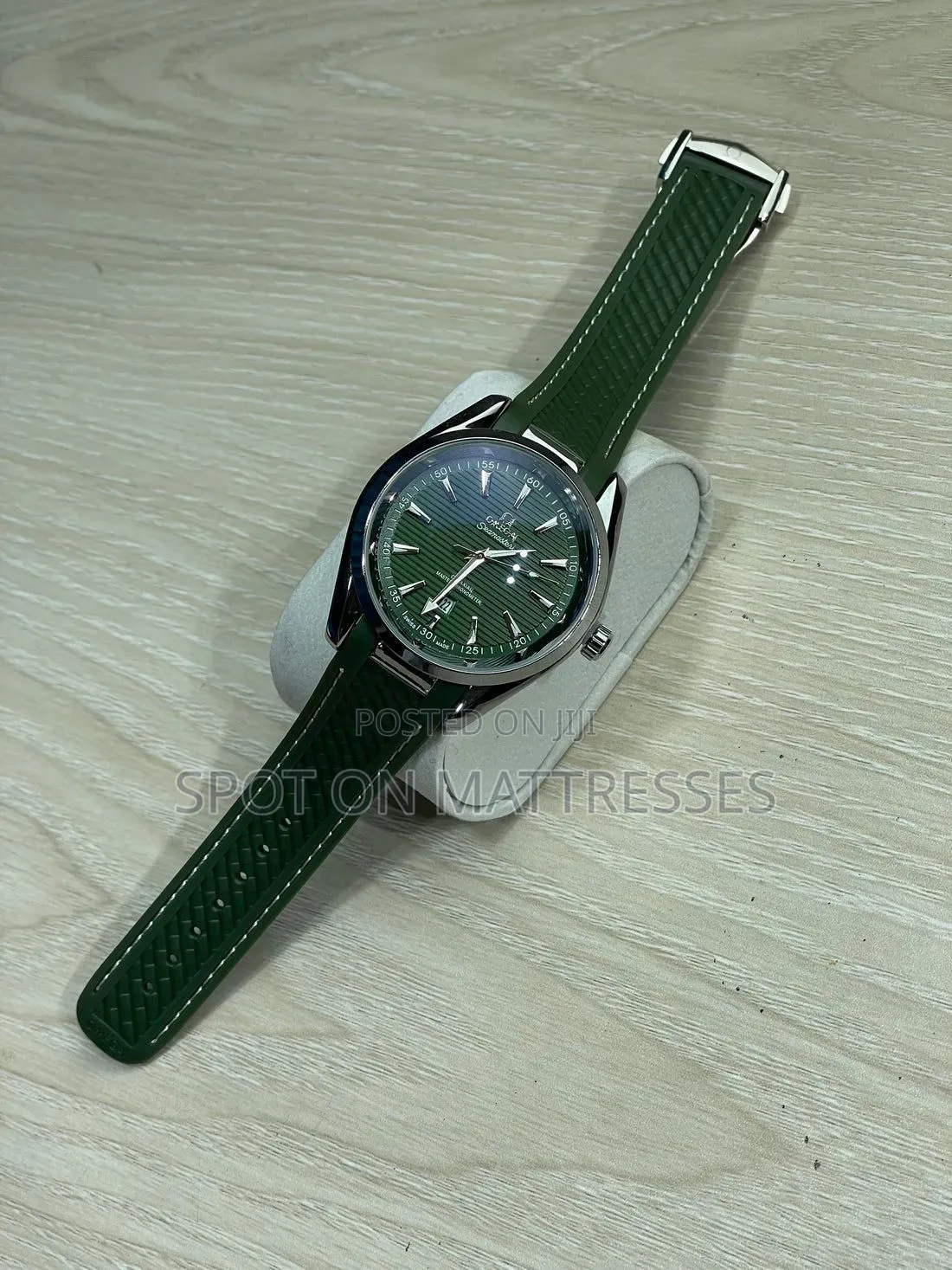 Automatic Omega Speedmaster Watch Unisex. Delivery Services Available.