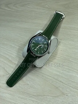 Automatic Omega Speedmaster Watch Unisex. Delivery Services Available.