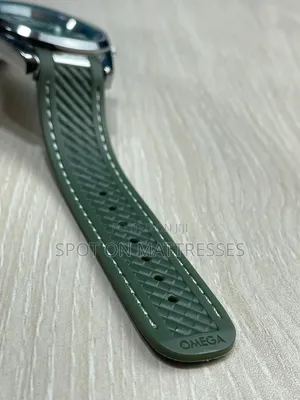 Automatic Omega Speedmaster Watch Unisex. Delivery Services Available.