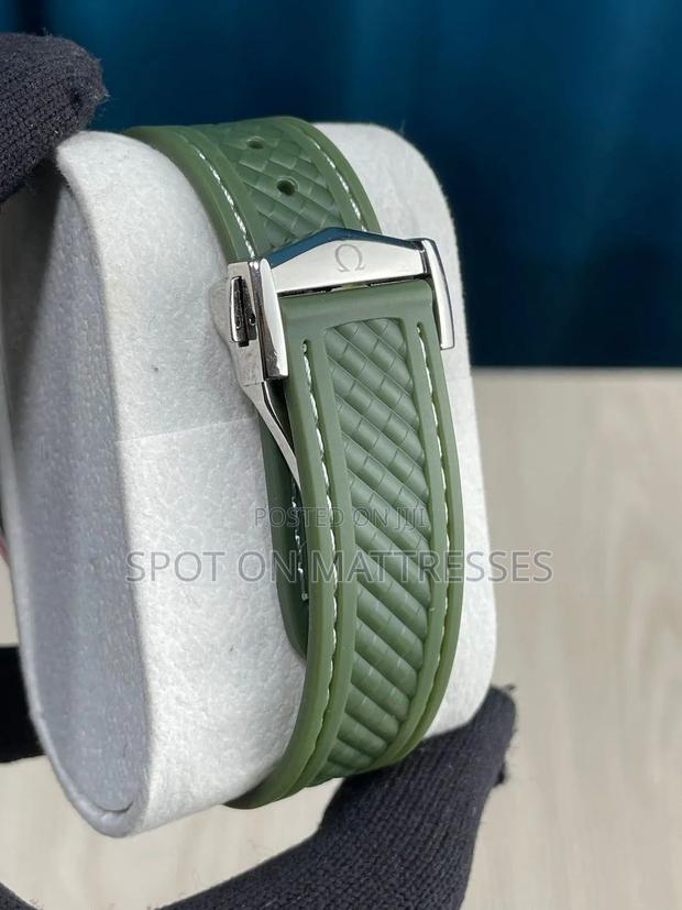 Automatic Omega Speedmaster Unisex Watch. - thumbnail 2