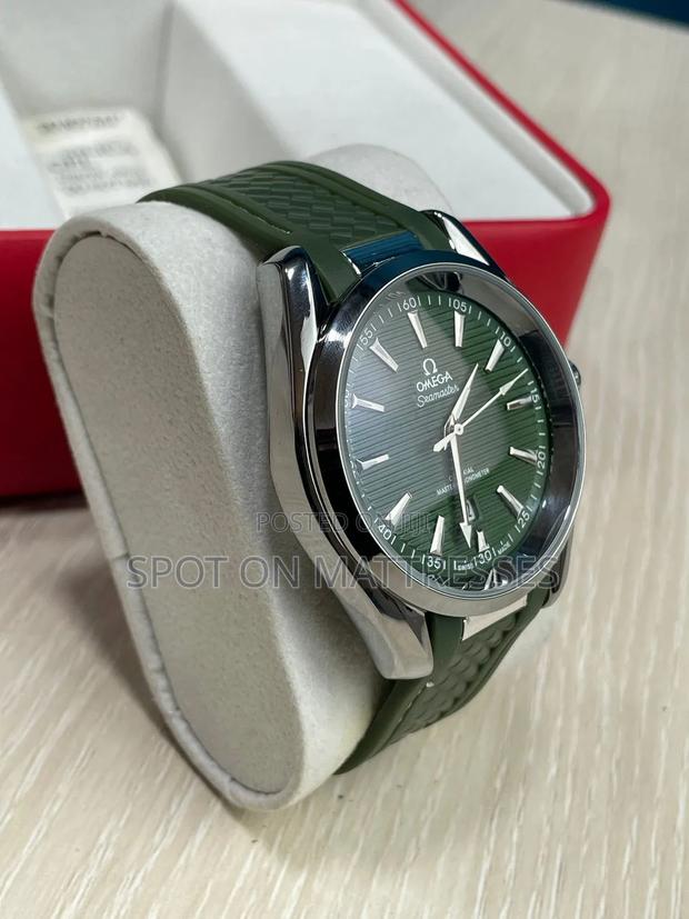 Automatic Omega Speedmaster Unisex Watch. - thumbnail 3