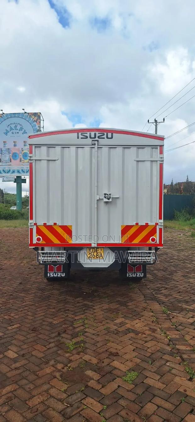 Isuzu NQR Lorry - thumbnail 4