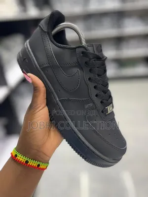 Plain Black Nike Airforce One Sneakers