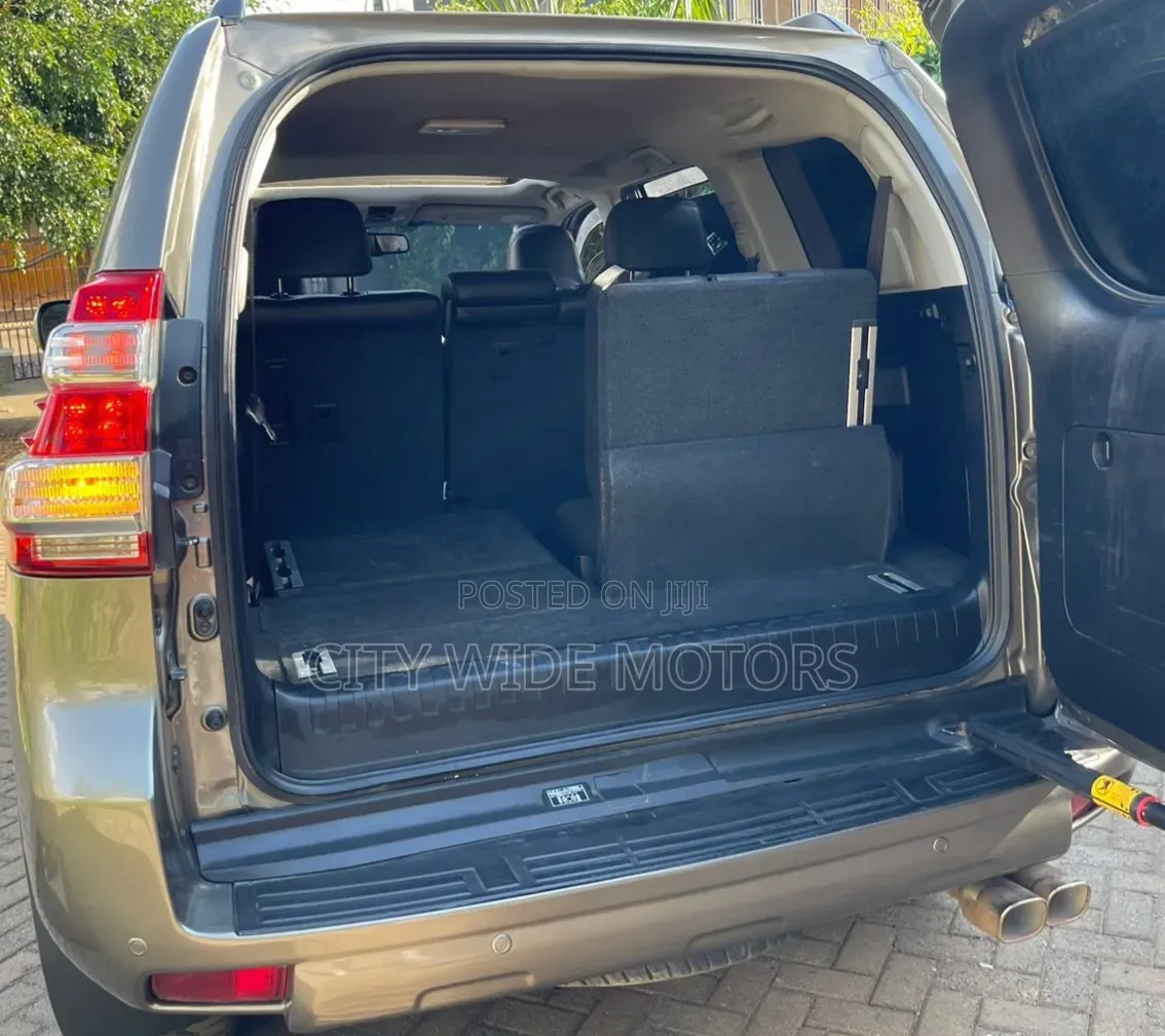 Toyota Land Cruiser Prado 2.8 D-4D 2016 Gray