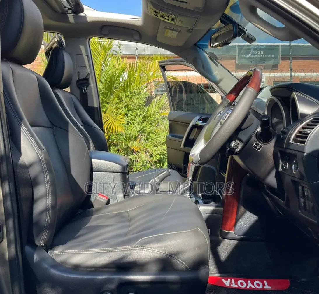 Toyota Land Cruiser Prado 2.8 D-4D 2016 Gray